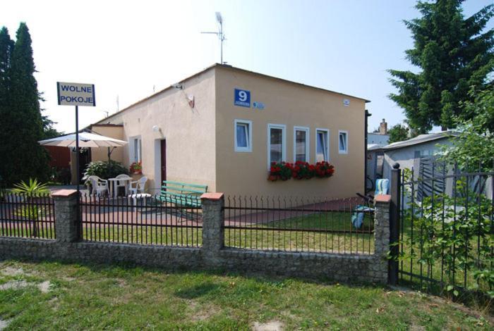 Pokoje Goscinne U Basi Mielno  Zewnętrze zdjęcie